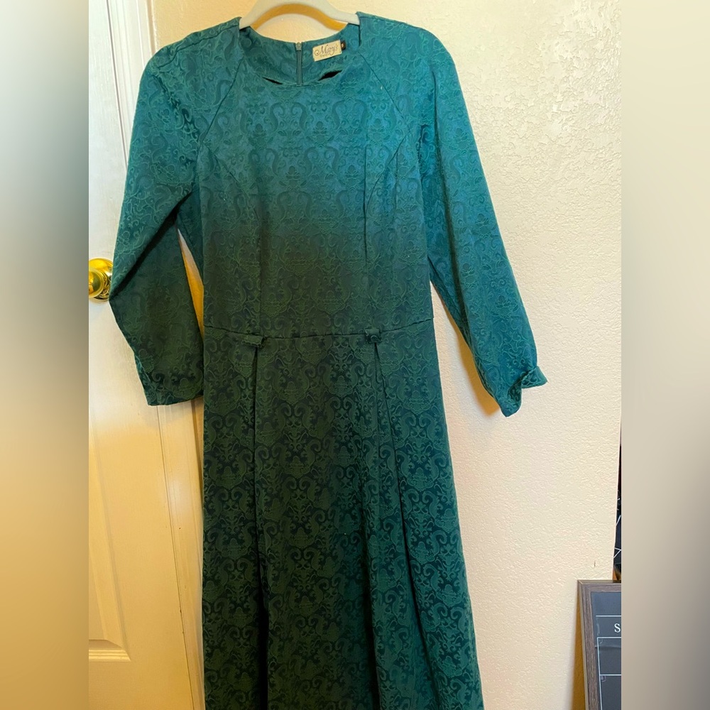 Mary’s Outfit Emerald green dress - Picture 2 of 4